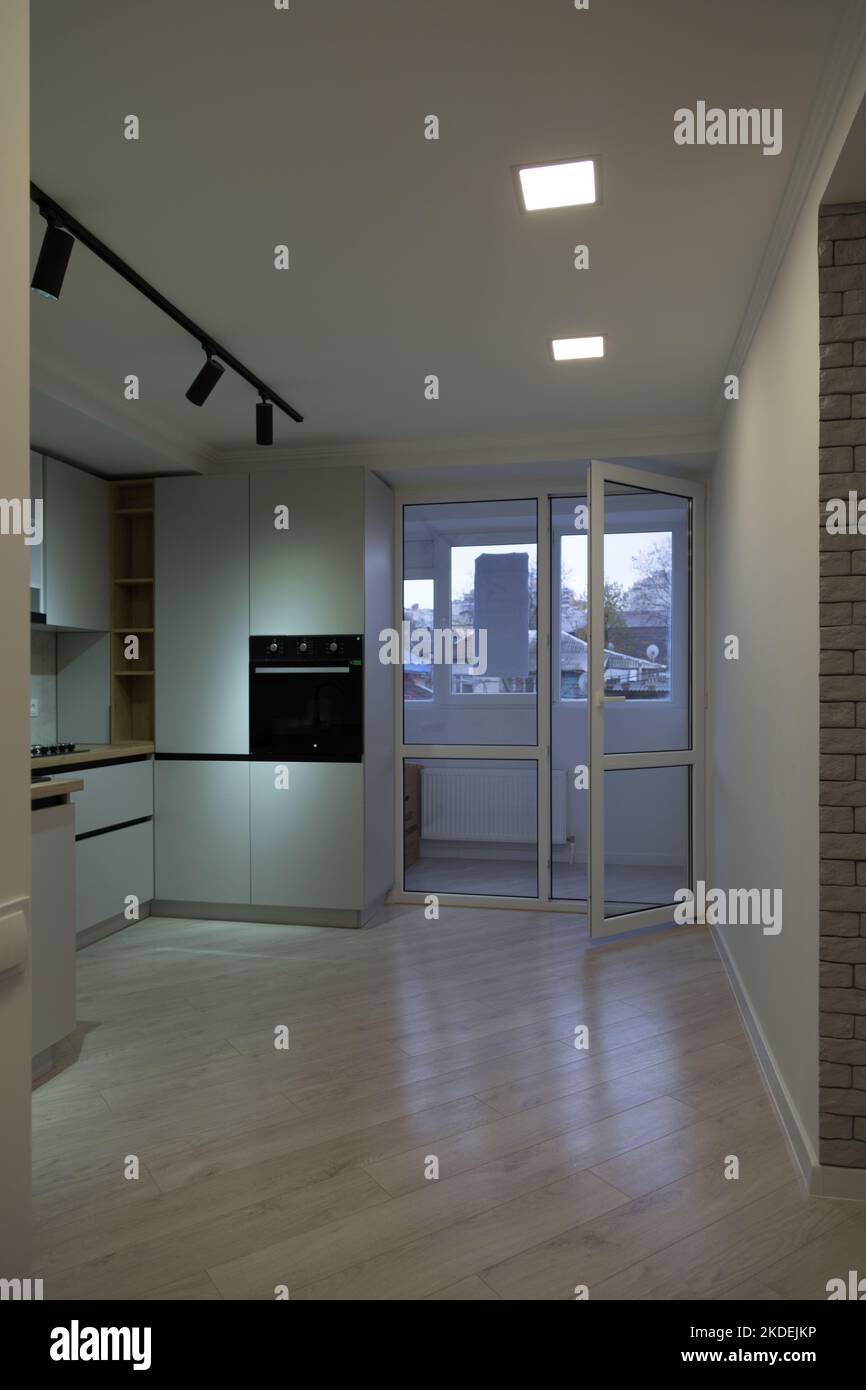 modern-kitchen-interior-in-apartment-buildings-modern-minimalist-design-2KDEJKP.jpg
