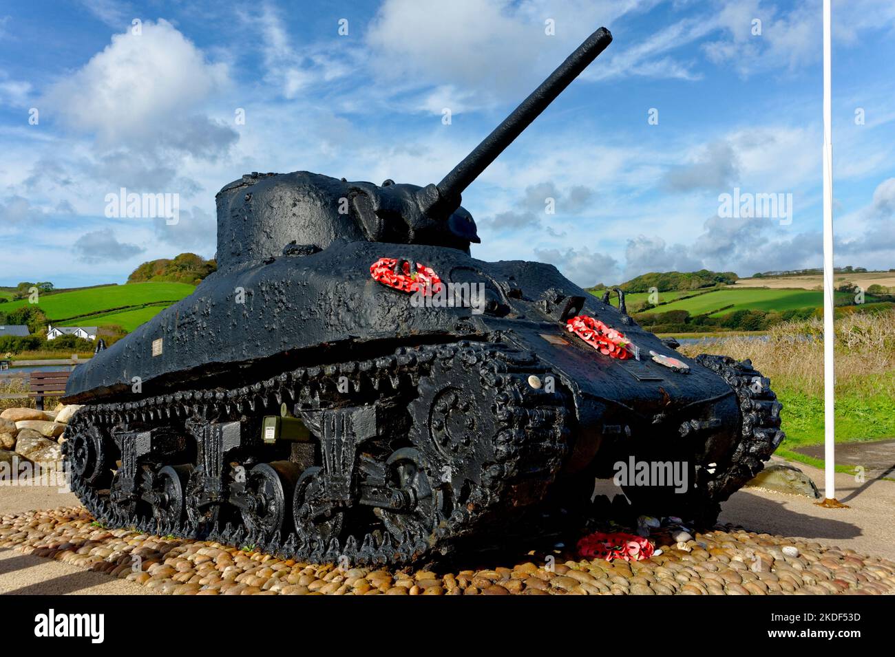 Ww2 sherman tank hi-res stock photography and images - Alamy