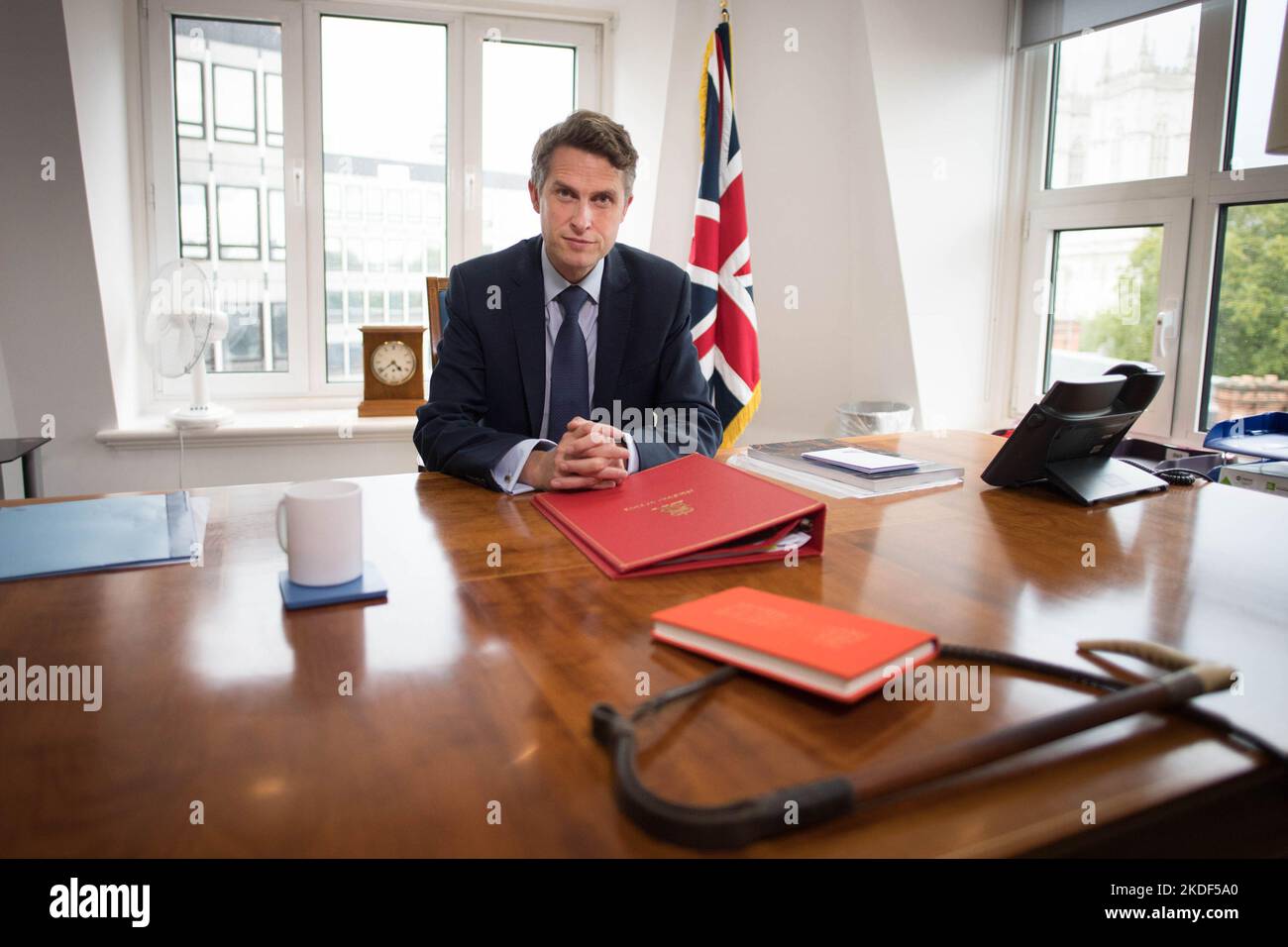 File photo dated 17/08/2020 of the then Secretary of State for Education Sir Gavin Williamson in his office at the Department of Education in Westminster, London. Prime Minister Rishi Sunak is under fire for bringing Sir Gavin Williamson back into the Government despite being warned that he was under investigation for allegedly bullying a female colleague. Issue date: Sunday November 6, 2022. Stock Photo