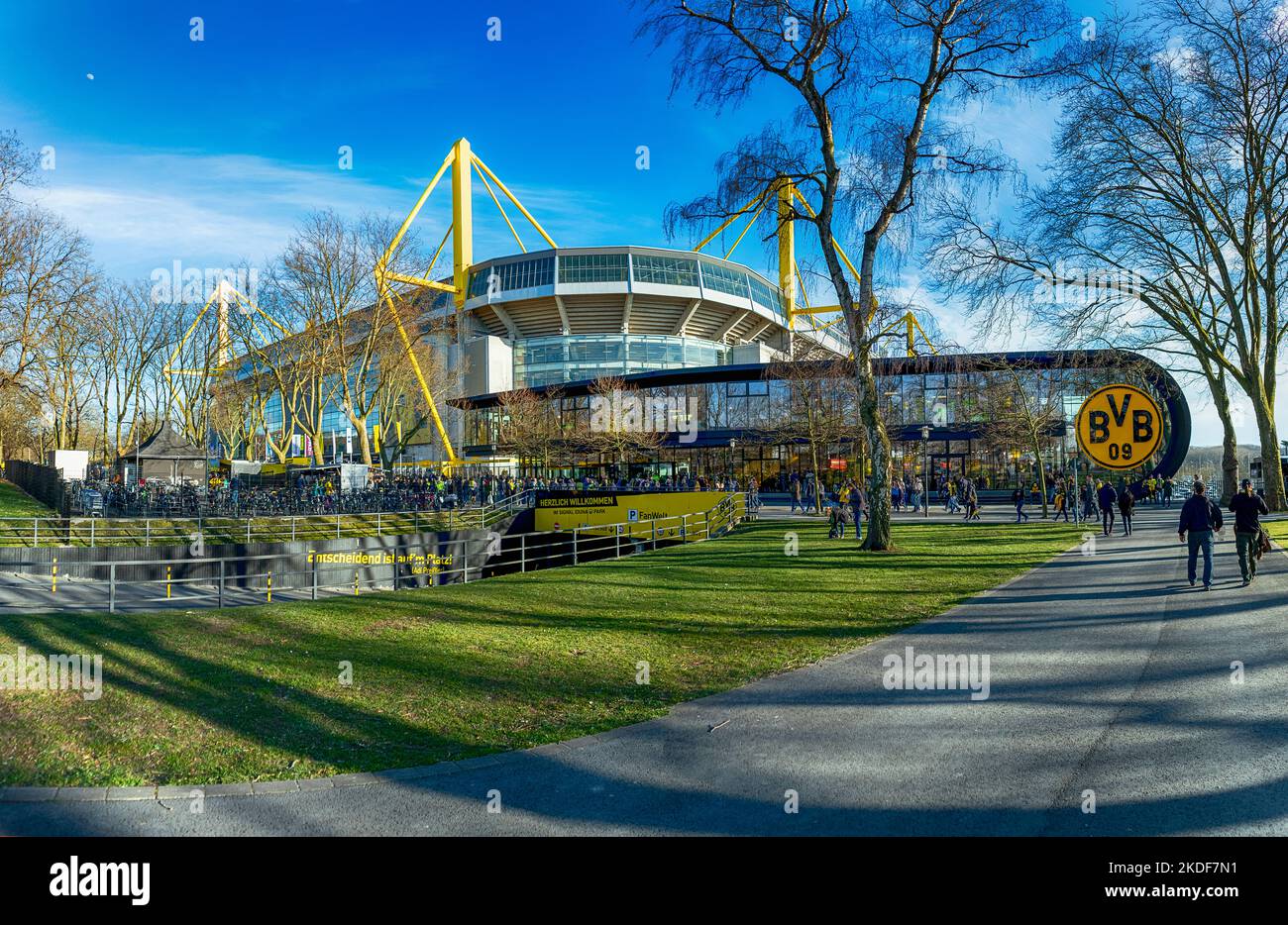 Matchday atmosphere hires stock photography and images Alamy