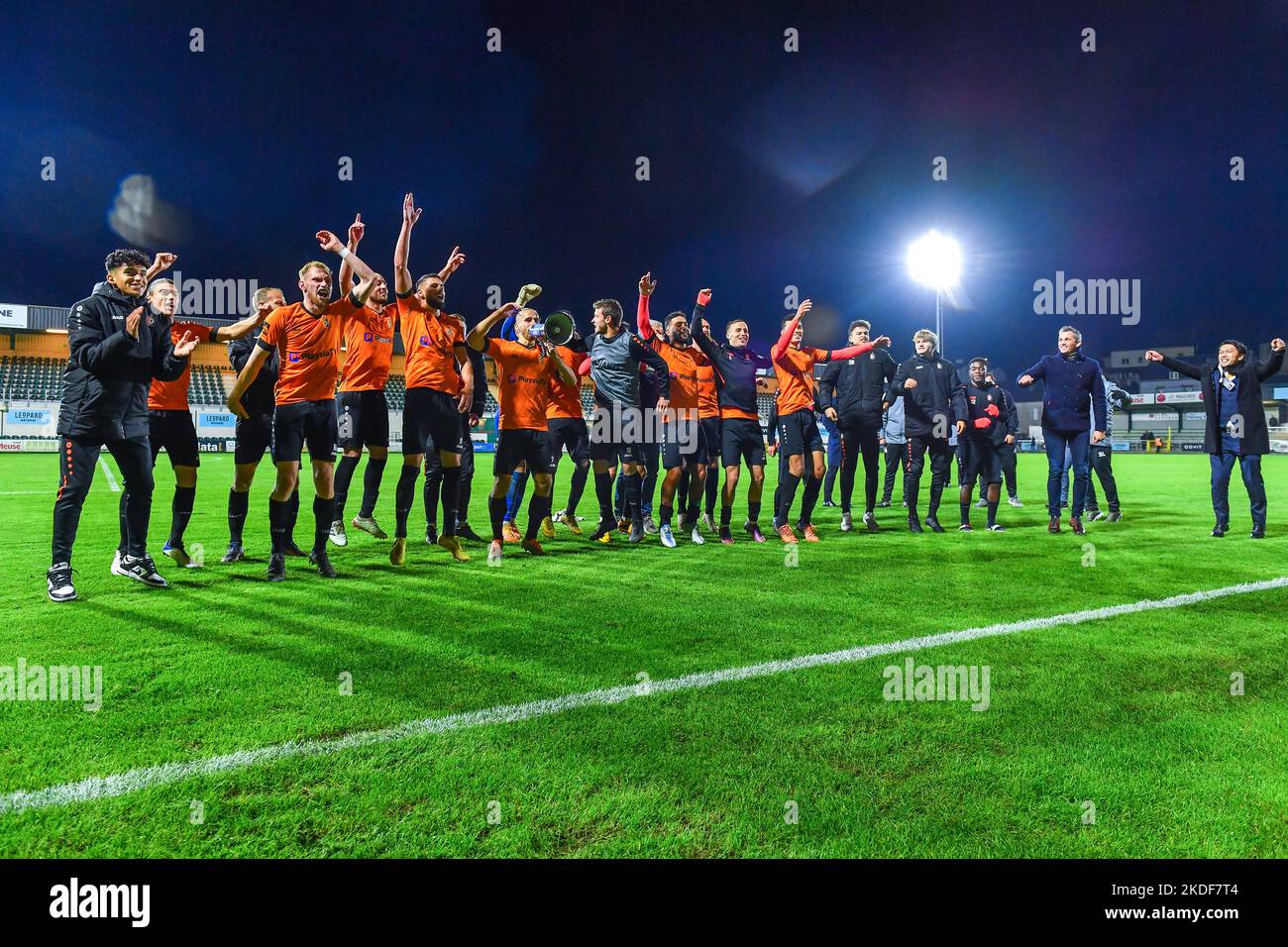 Players Deinze celebrating their win pictured after a soccer game between Excelsior Virton and  KMSK Deinze during the 12th matchday in the Challenger Pro League for the 2022-2023 season , on Saturday 5 November 2022 in Deinze , Belgium . PHOTO STIJN AUDOOREN | SPORTPIX Stock Photo