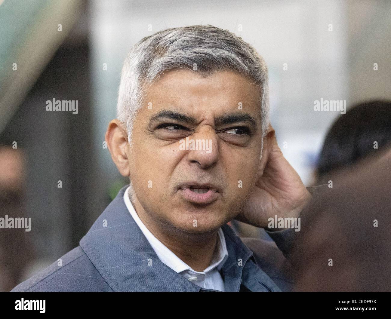 mayor-of-london-sadiq-khan-opens-the-elizabeth-line-from-stratford-to