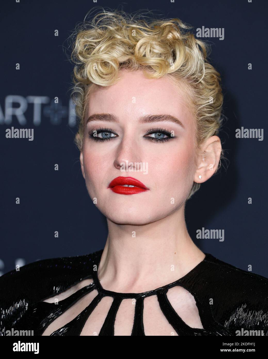 LOS ANGELES, CALIFORNIA, USA - NOVEMBER 05: Julia Garner arrives at the