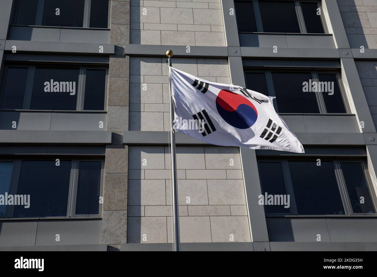 Berlin, Germany. 06th Nov, 2022. South Korean flag at the Embassy of South Korea in Berlin on November 6, 2022. Only recently, many people died in a mass panic in the South Korean capital Seoul. Many heads of state and government sent messages of condolence to South Korea. (Photo by Michael Kuenne/PRESSCOV/Sipa USA) Credit: Sipa USA/Alamy Live News Stock Photo