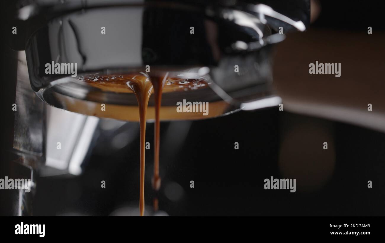 https://c8.alamy.com/comp/2KDGAM3/pull-espresso-shot-with-bottomless-portafilter-on-a-professional-coffee-machine-wide-photo-2KDGAM3.jpg