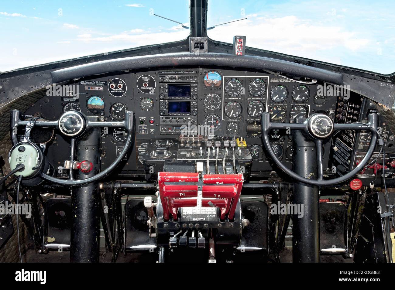Flagstaff, Arizona, USA - April 05 2011 - Cockpit view of the instrument panel of a B17 Flying Fortress Bomber Aluminum Overcast USAF WWII Aircraft du Stock Photo