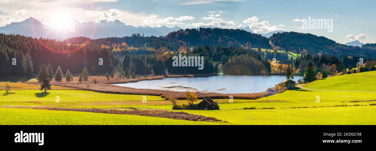 Beautiful mountain range lake hi-res stock photography and images - Alamy