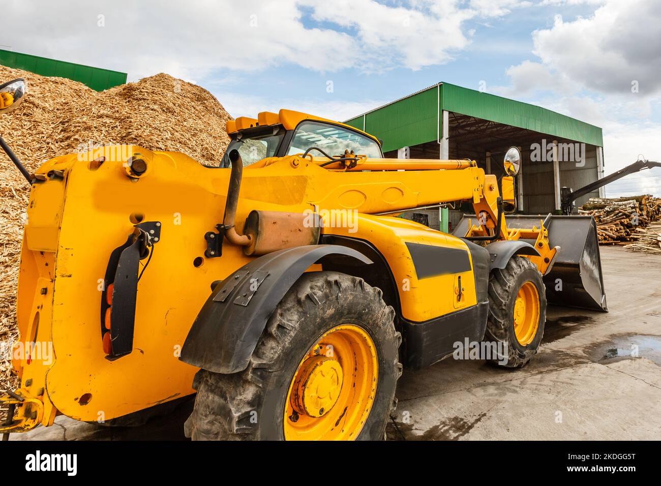 Industrial log loader at lambermill Stock Photo - Alamy