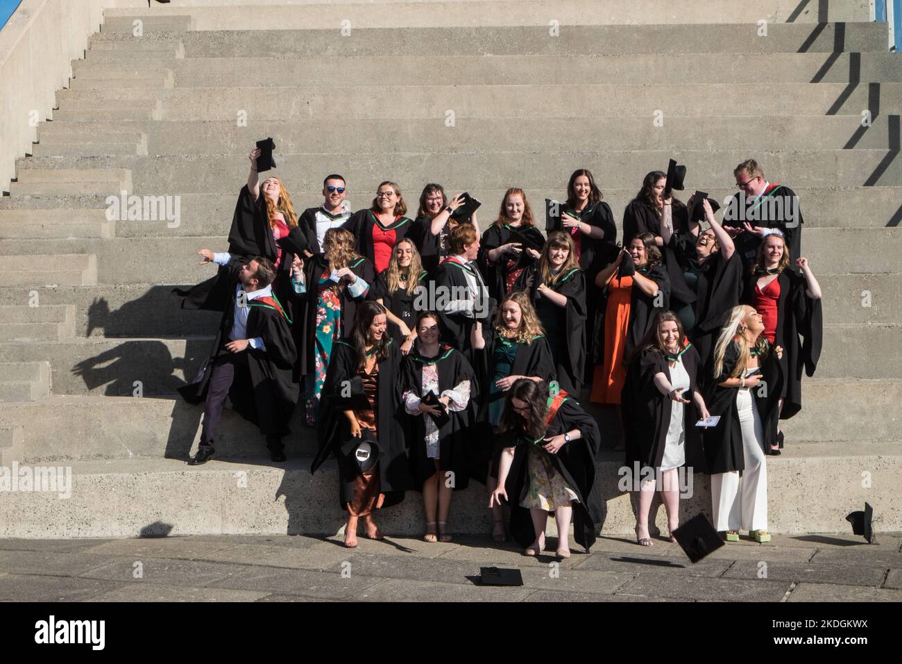 R Graduation Graduates wearing gowns hi-res stock photography and images - Alamy
