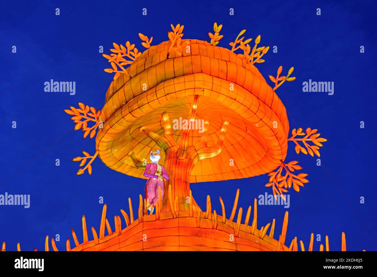 longleat-festival-of-light-2022-the-wondrous-worlds-of-roald-dahl