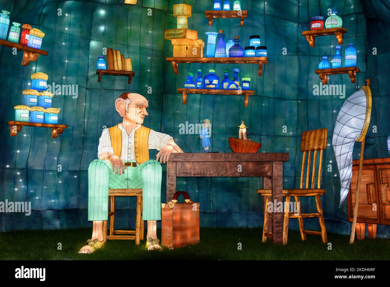 longleat-festival-of-light-2022-the-wondrous-worlds-of-roald-dahl