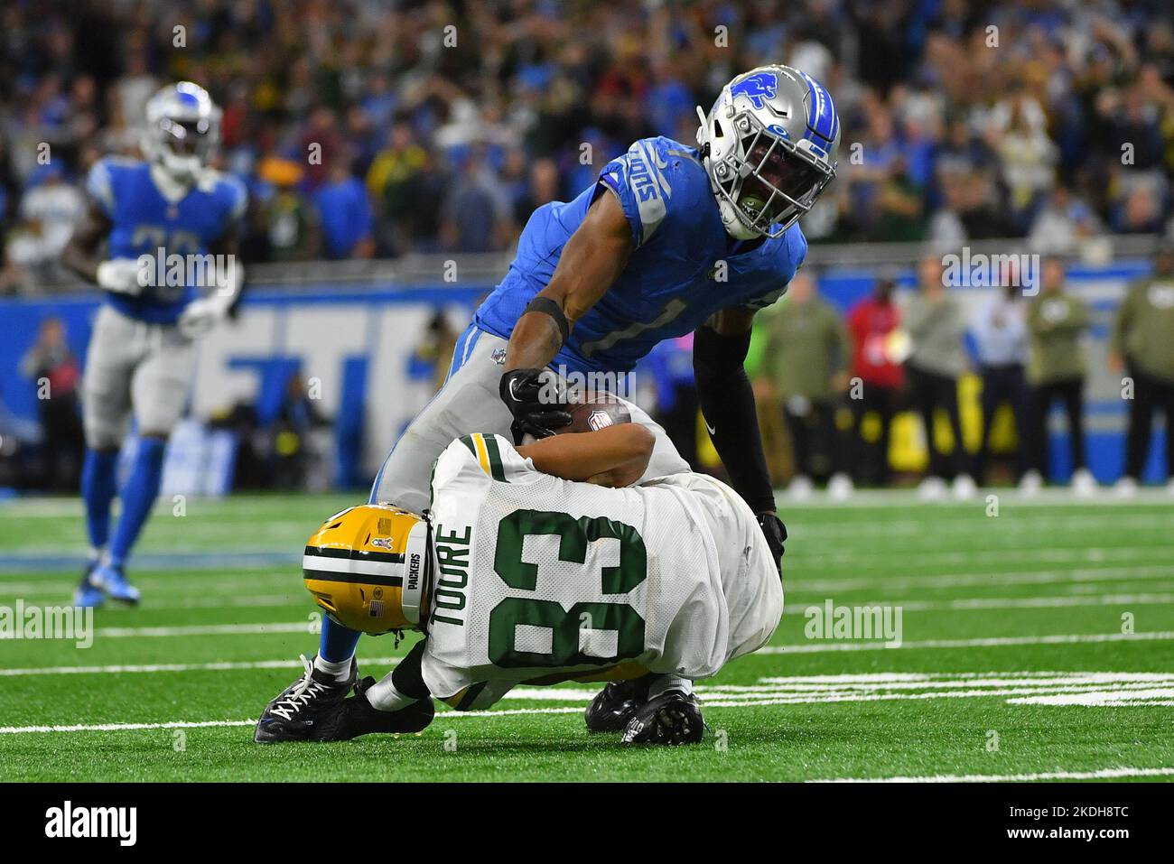 DETROIT, MI - NOVEMBER 06: Detroit Lions Cornerback (1) Jeff Okudah wrenches the ball loose before Green Bay Packers WR Samori Toure (83) hits the ground causing a fumble during the game between Green Bay Packers and Detroit Lions on November 6, 2022 in Detroit, MI (Photo by Allan Dranberg/CSM) Credit: Cal Sport Media/Alamy Live News Stock Photo