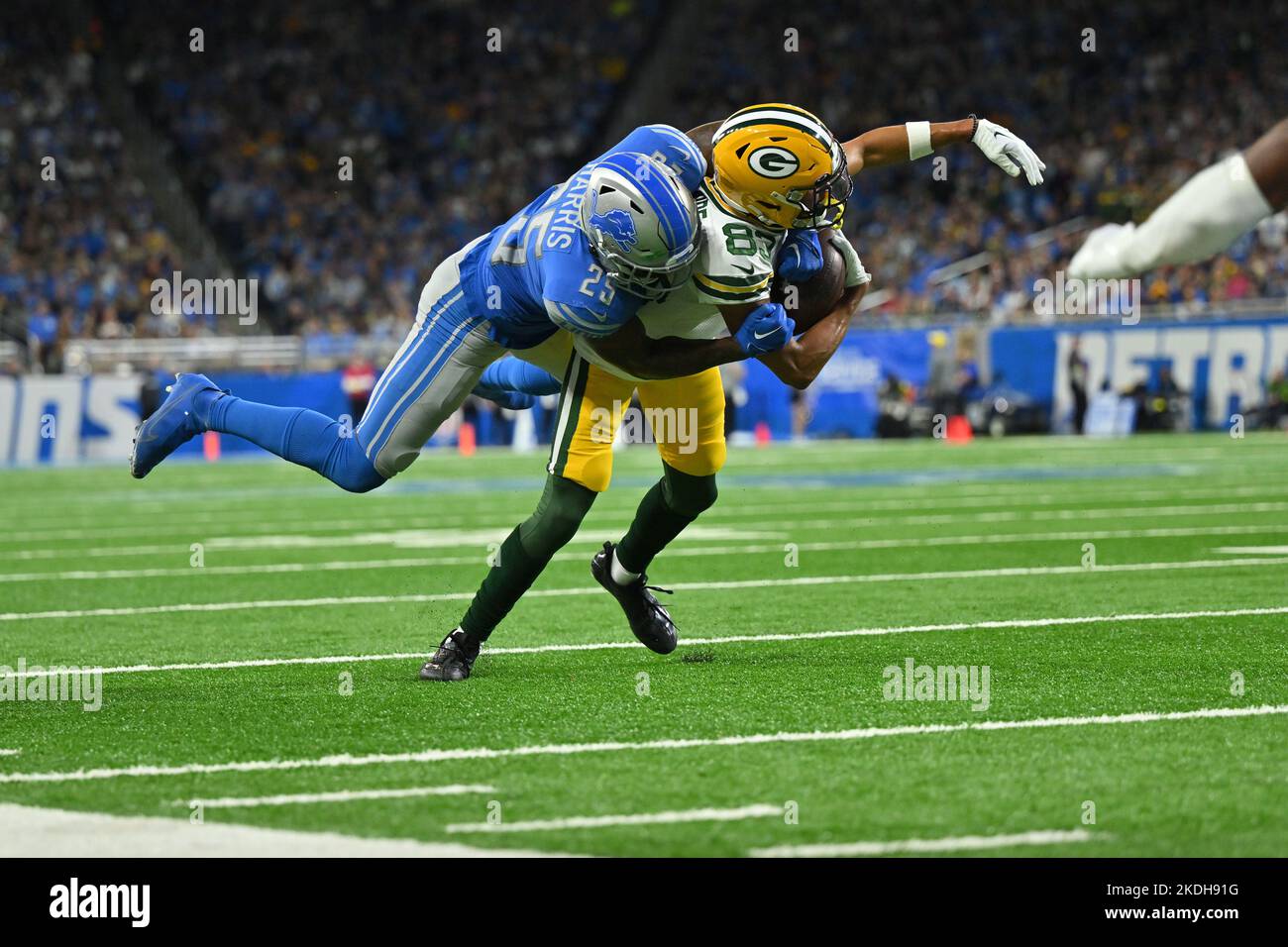 DETROIT, MI - NOVEMBER 06: Detroit Lions Safety (25) Will Harris wraps up Green Bay Packers WR Samori Toure (83) during the game between Green Bay Packers and Detroit Lions on November 6, 2022 in Detroit, MI (Photo by Allan Dranberg/CSM) Credit: Cal Sport Media/Alamy Live News Stock Photo