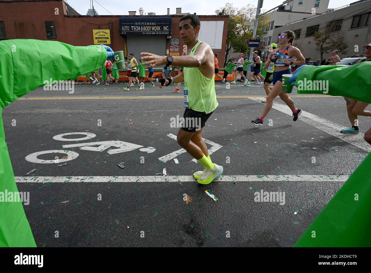 New York, USA. 06th Nov, 2022. Volunteers hand out cups of sports
