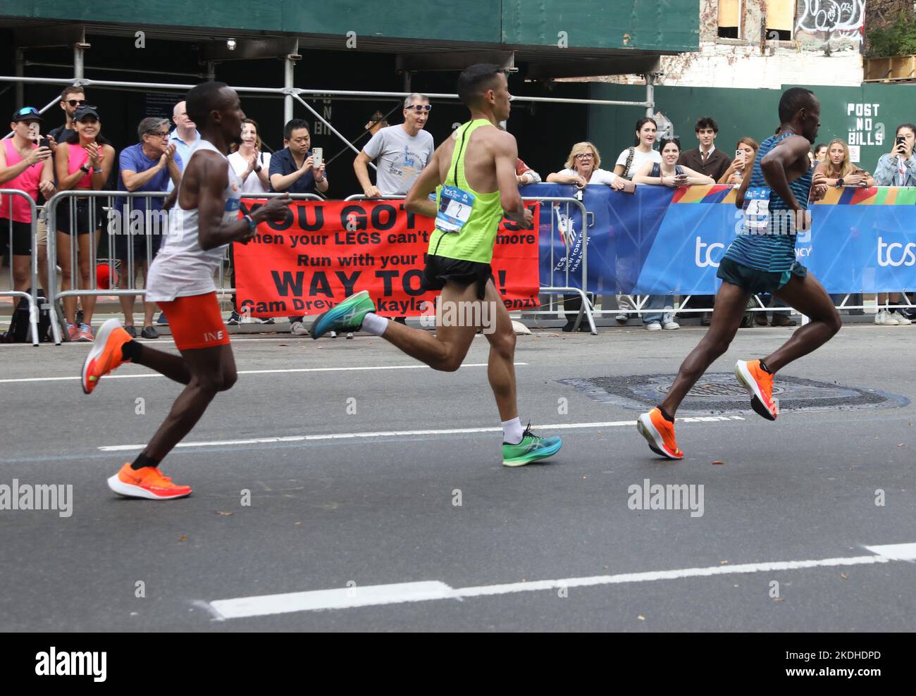 November 6, 2022, New York City, New York, USA Elite men runners (LR