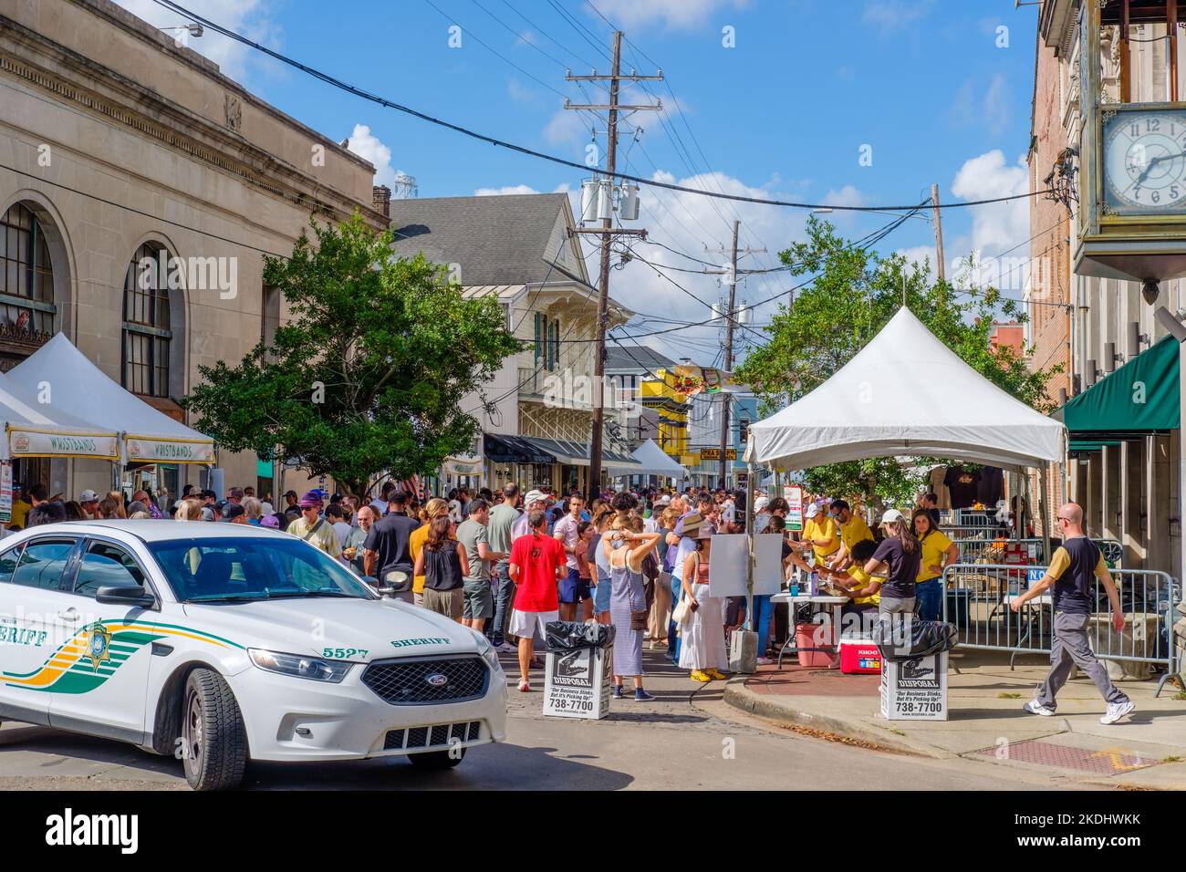 NEW ORLEANS, LA, USA - NOVEMBER 6, 2022: Crowd at the entrance to the Oak Street Po-Boy Festival at the corner of Oak Street and Carrollton Avenue Stock Photo