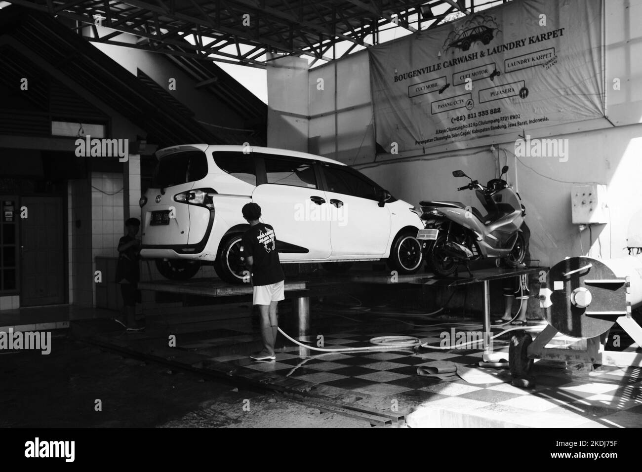 Cikancung, West Java, Indonesia - 24 October, 2022 : Black and white photo, Monochrome photo of a car wash process Stock Photo