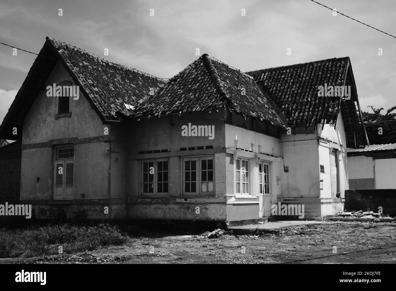 Cikancung, West Java, Indonesia - 24 October, 2022 :Black and white photo, Monochrome photo of a spooky old house Stock Photo