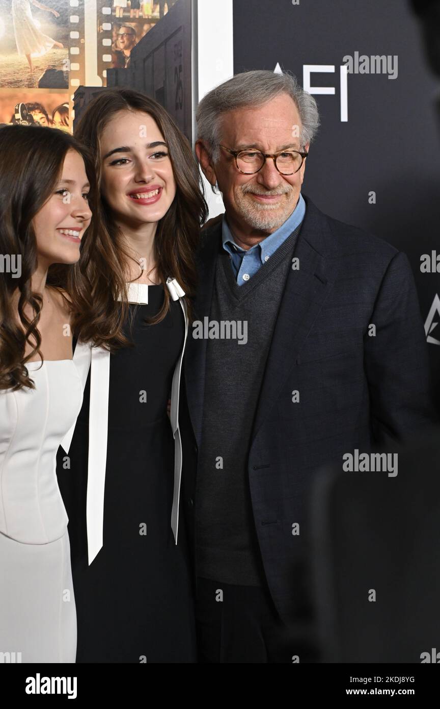 Los Angeles, USA. 06th Nov, 2022. Keeley Karsten, Julia Butters