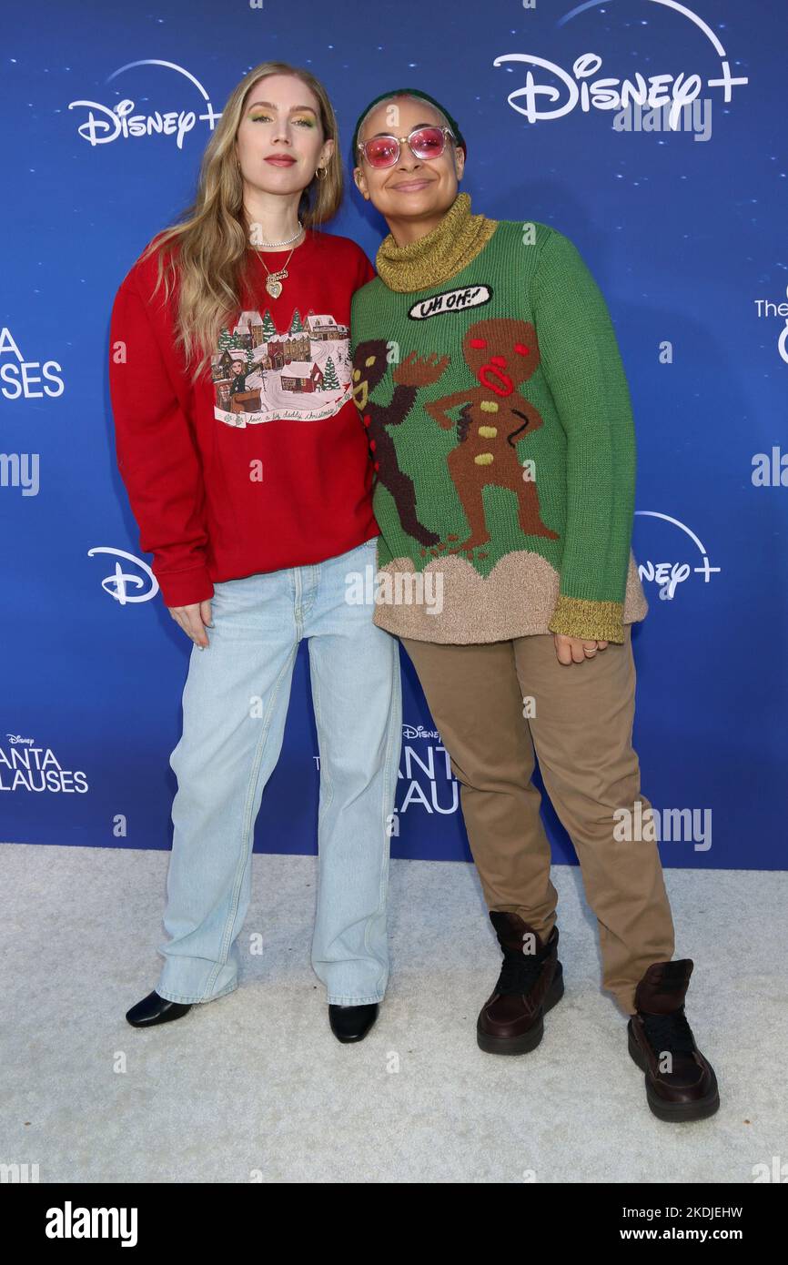 LOS ANGELES - NOV 6: Miranda Maday, Raven-Symone at The Santa Clauses
