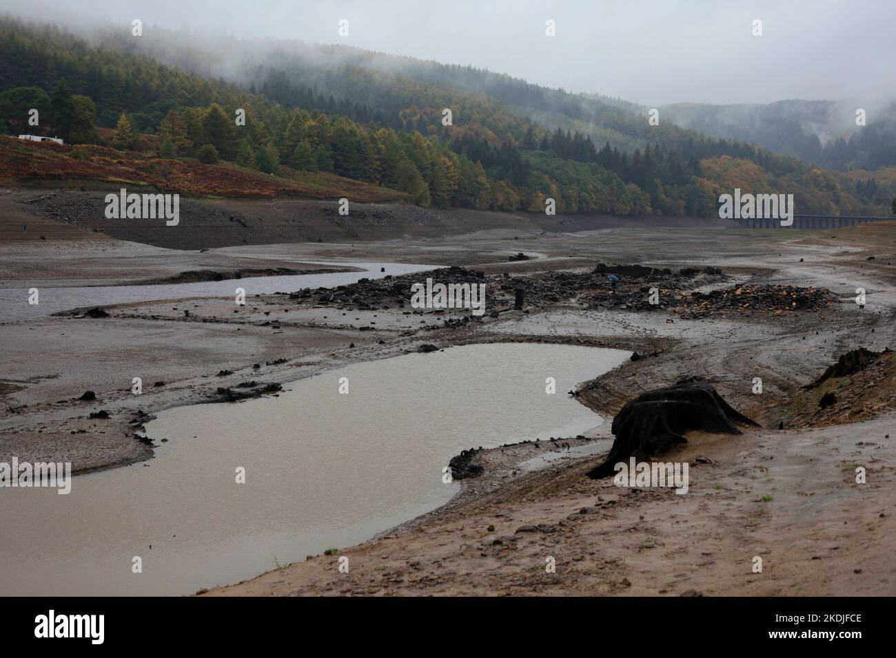 Low water levels ladybower reservoir oct 2022 after drought hi-res ...