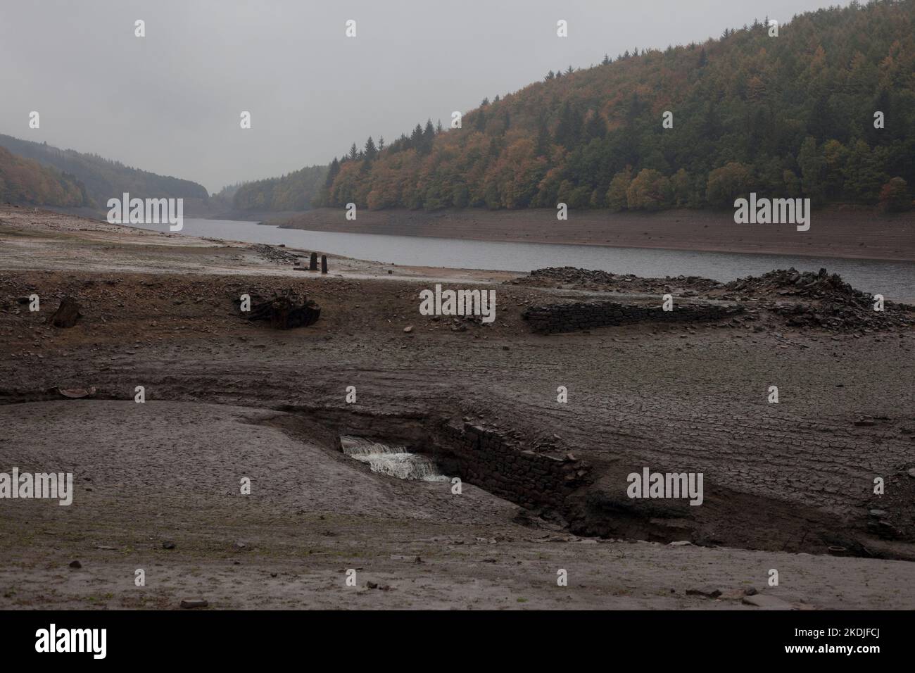 Low water levels at Ladybower Reservoir Derbyshire UK reveals ruins of Derwent Hall Stock Photo