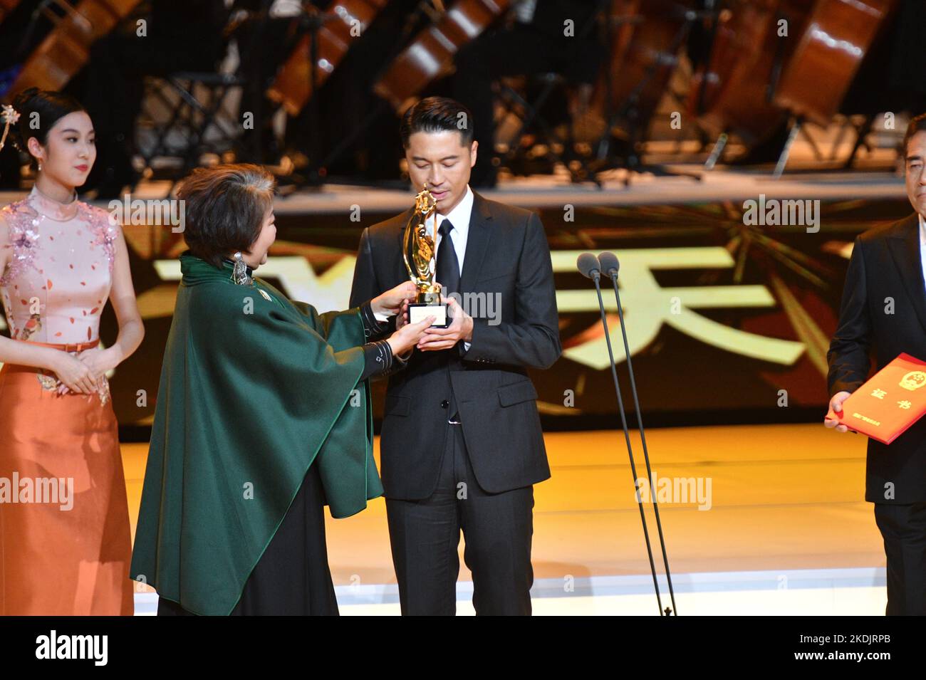 Chinese actor Wang Lei won the 33rd Feitian Award for Outstanding Actor  with Medal of the Republic, Beijing, China,1 November, 2022. (Photo by  ChinaImages/Sipa USA Stock Photo - Alamy