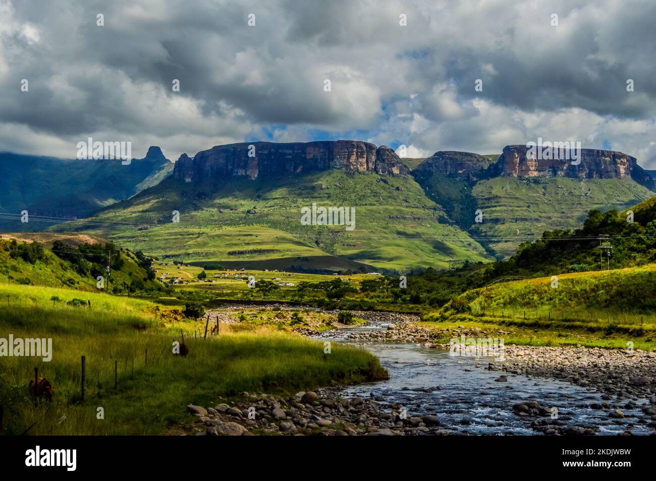 Royal amphitheatre of Drakensberg mountains on a cloudy overcast day ...