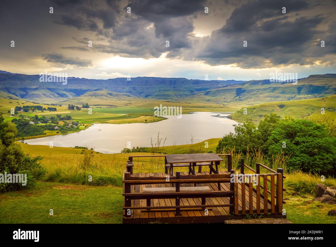Drakensberg mountain escarpment and bell park dam around Cathkin peak
