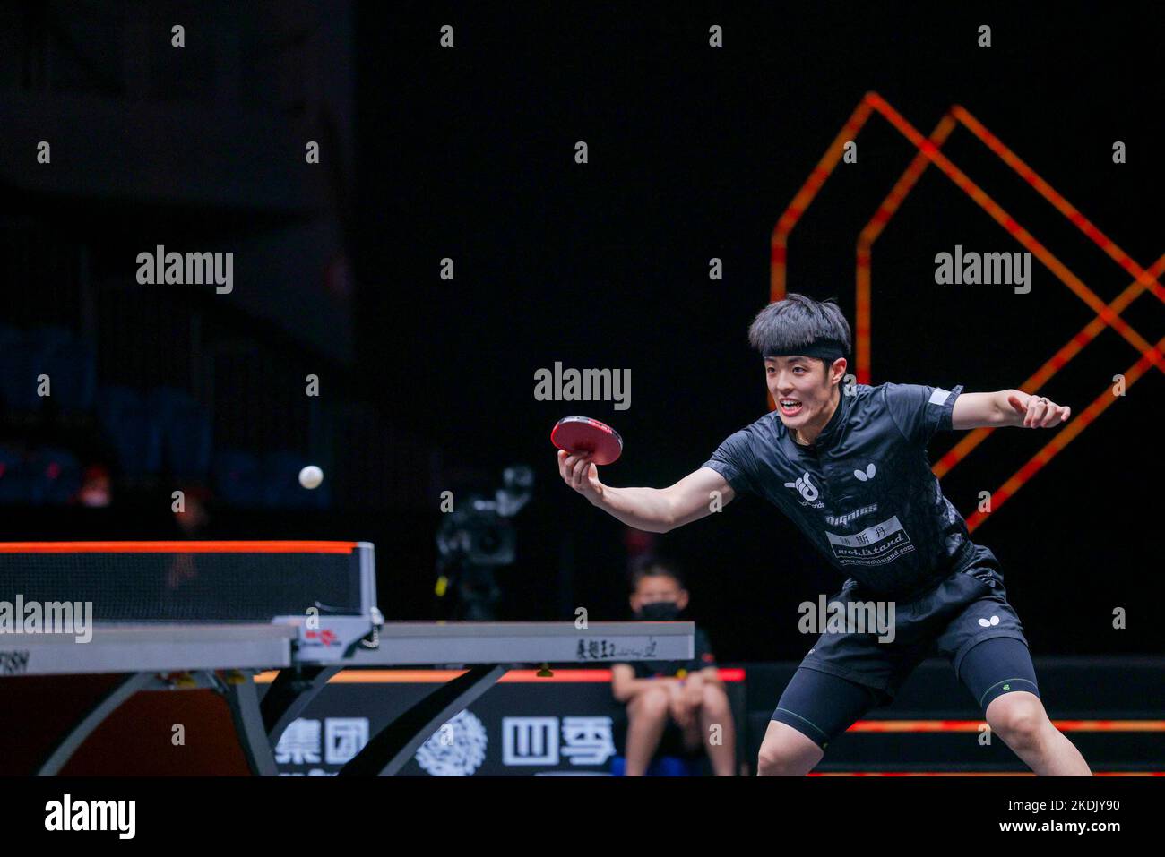 Chinese table tennis player Wang Chuqin defeated German table tennis