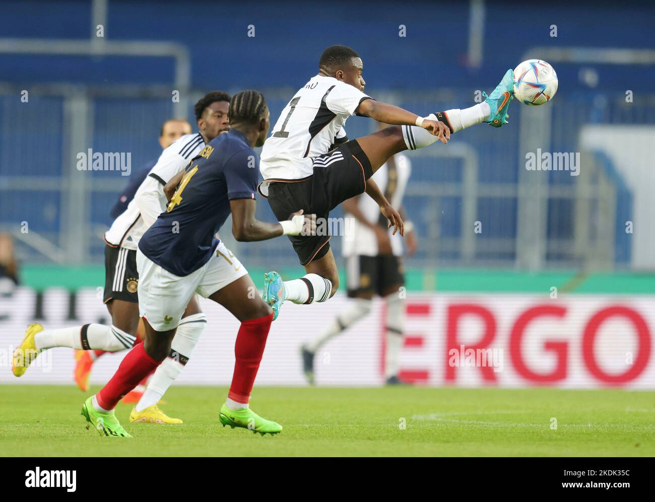 Magdeburg, Deutschland. 23rd Sep, 2022. firo: 23.09.2022, football, GERMANY, U21, U 21 NATIONAL TEAM Germany - France duels, Youssoufa Moukoko in front of Ergo Credit: dpa/Alamy Live News Stock Photo