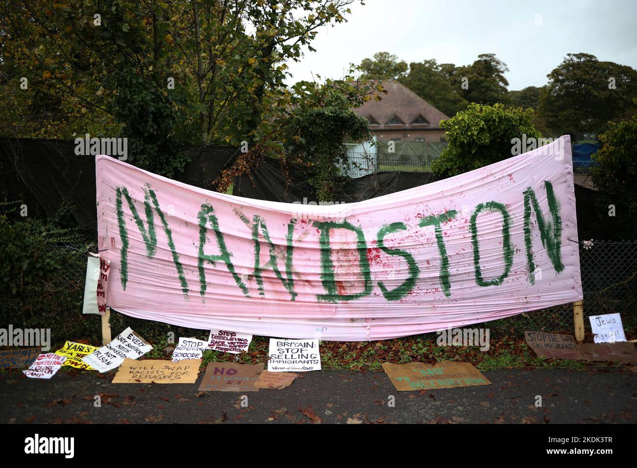 Manston refugee hi-res stock photography and images - Alamy