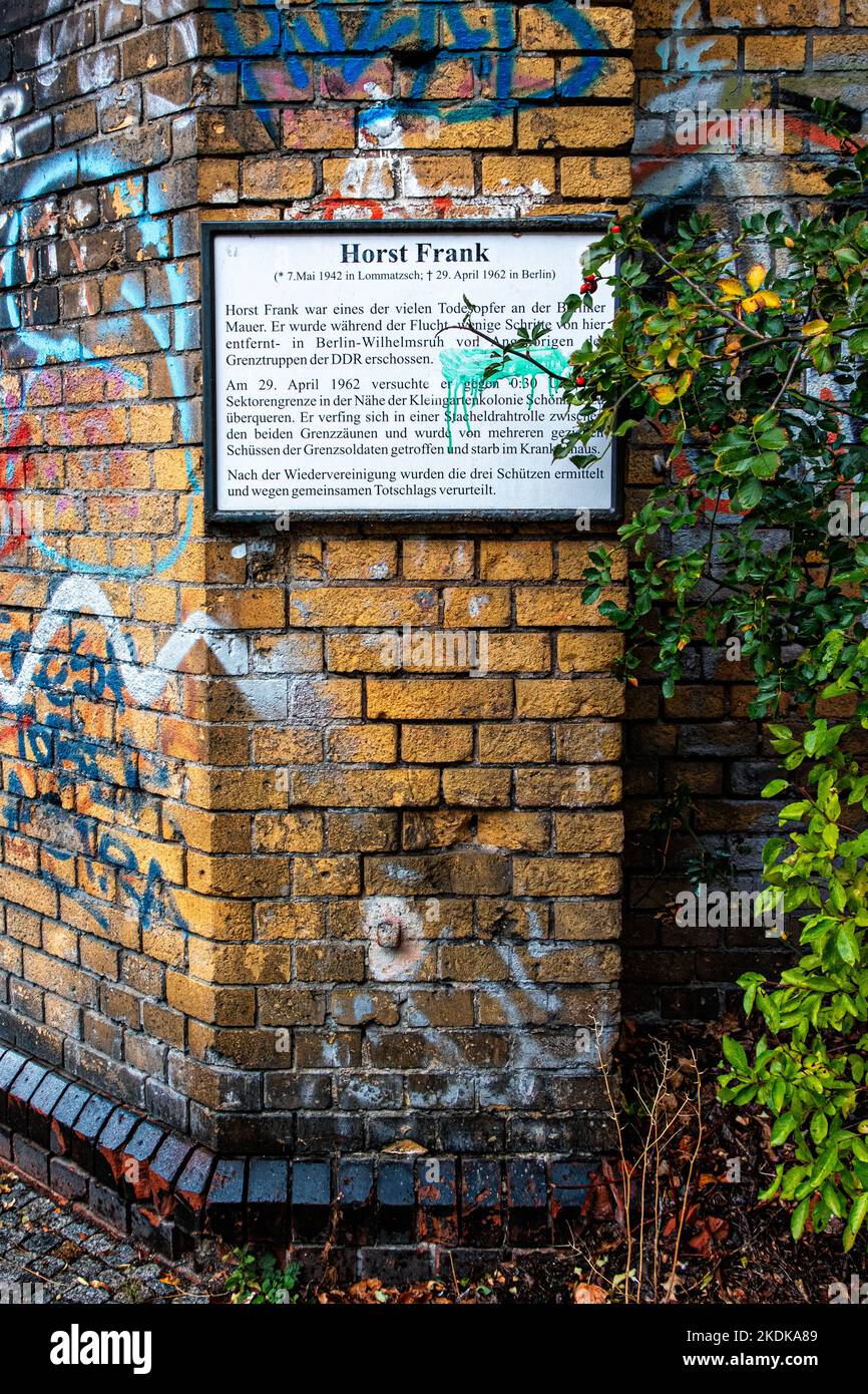 Memorial board for Horst Frank  Berlin Wall victim who died while trying to escape to West Berlin, Klemkestrasse, Niederschönhausen, Pankow, Berlin. Stock Photo