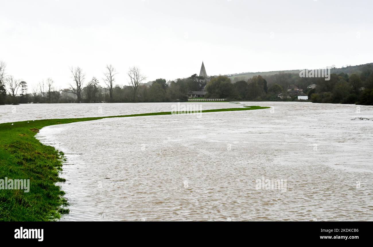 Alfriston East Sussex UK 7th November 2022 -  The Cuckmere River is flooded at Alfriston village in East Sussex after more heavy rain which is forecast to continue across Britain over the next few days : Credit Simon Dack / Alamy Live News Stock Photo