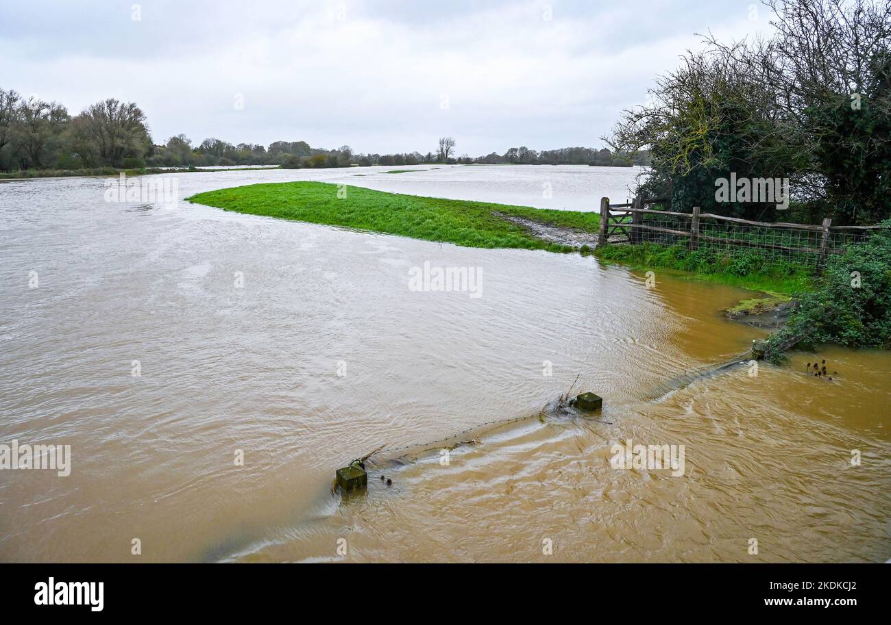 Alfriston East Sussex UK 7th November 2022 -  The Cuckmere River is flooded at Alfriston village in East Sussex after more heavy rain which is forecast to continue across Britain over the next few days : Credit Simon Dack / Alamy Live News Stock Photo