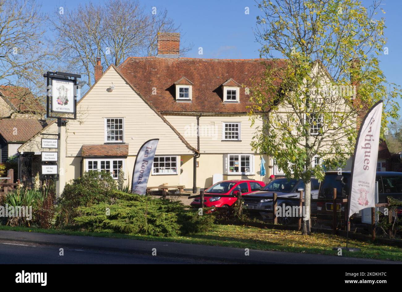 The Shoulder of Mutton, a former pub and now an antiques centre with a licensed tea room in Aldham, Essex. Stock Photo
