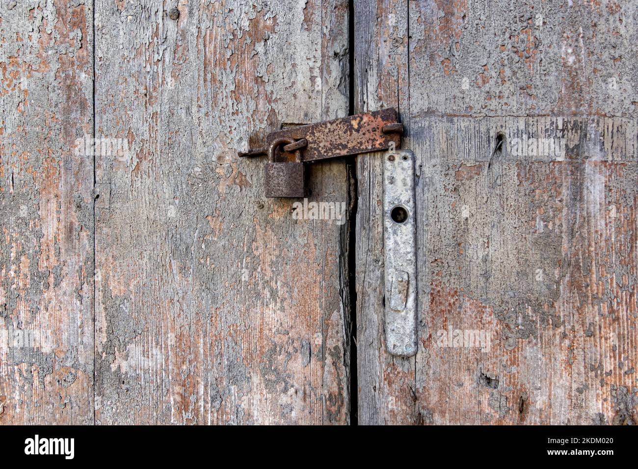 Old grunge wooden door with antique rusty padlock Stock Photo - Alamy
