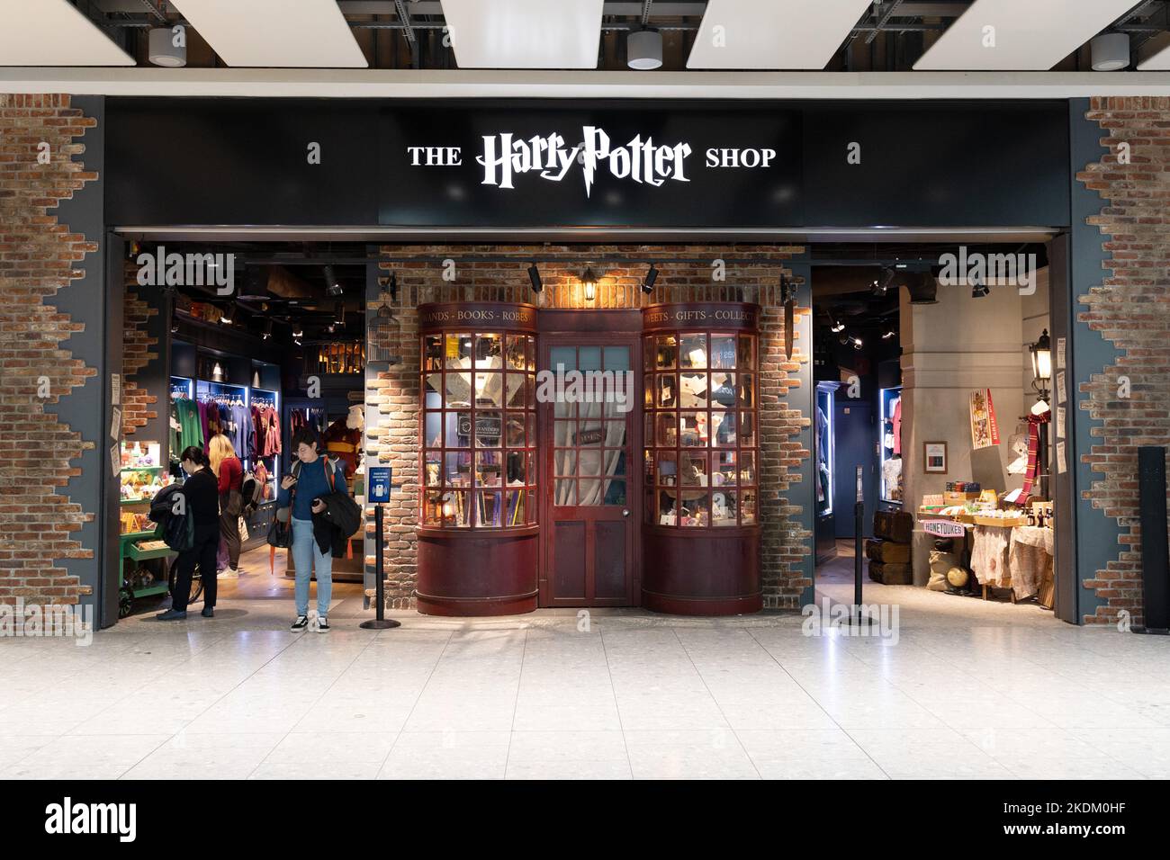 Harry potter shop hi-res stock photography and images - Page 2 - Alamy