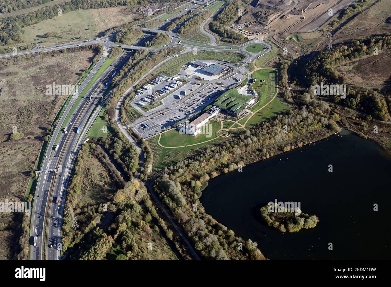 aerial view of Leeds Skelton Lake Services, run by Extra at junction 45 of the M1 motorway Stock Photo