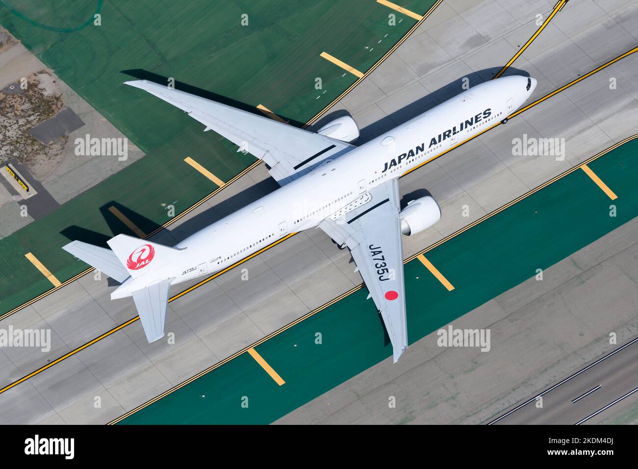 Japan Airlines Boeing 777 airplane taxiing Aircraft 77W of Japan Airlines / JAL Airlines. Plane JA735J of 777-300ER model. Stock Photo