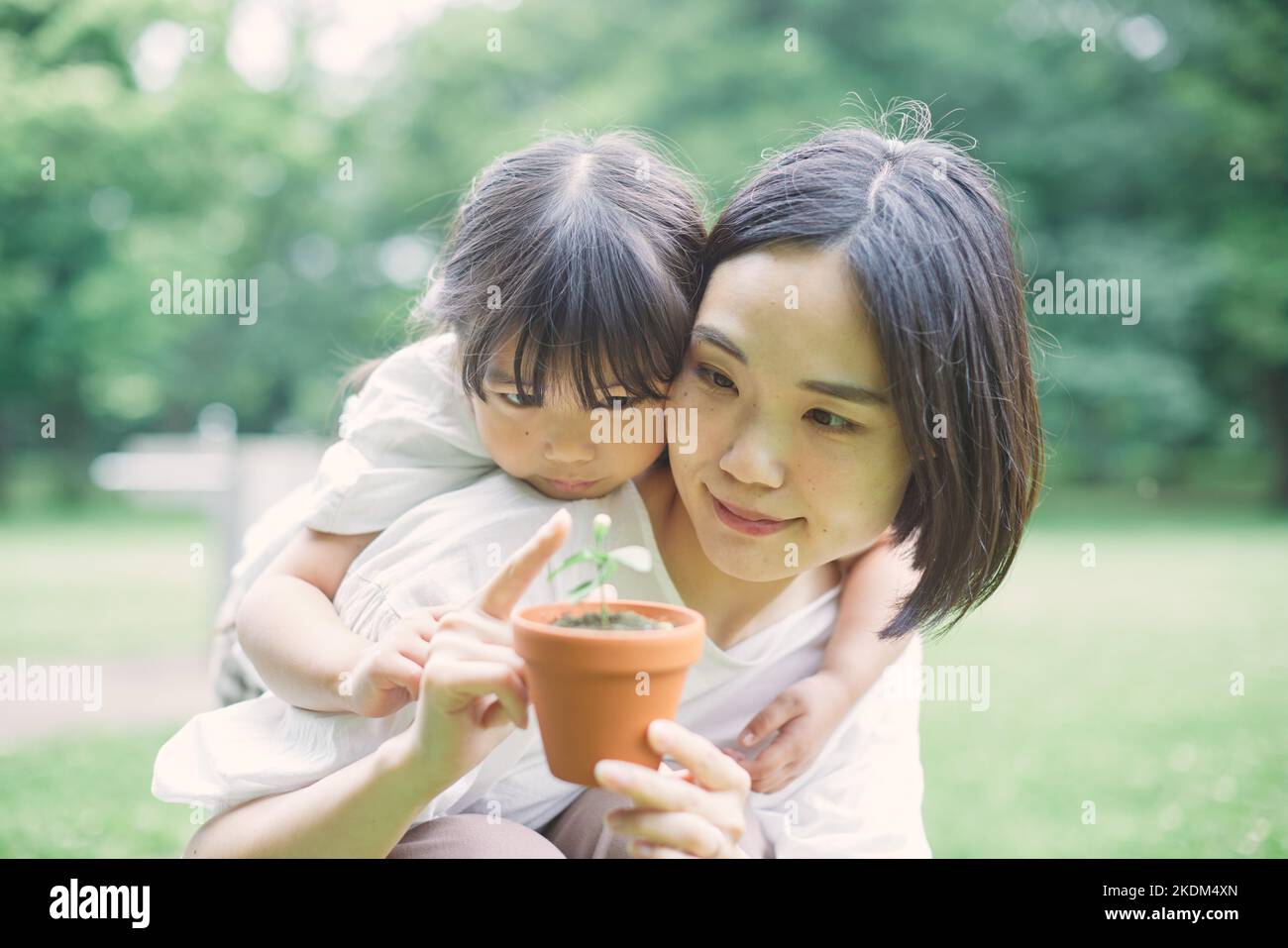 Japanese kid with her mother at city park Stock Photo Alamy