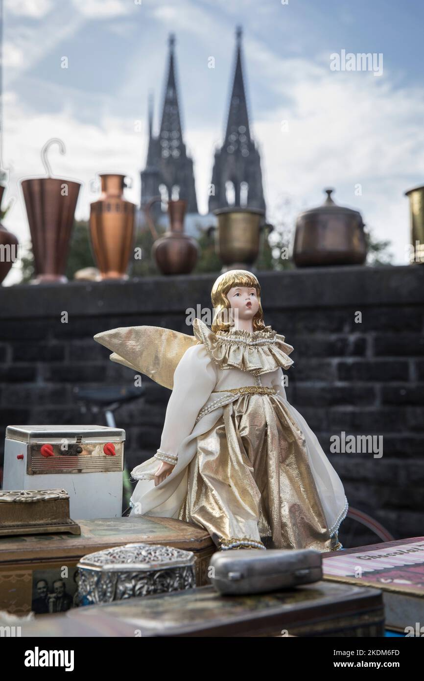 flea market on the banks of the river Rhine between Bastei and