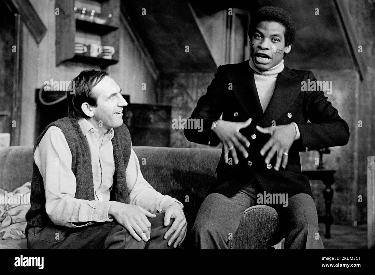 l-r: Leonard Rossiter (Rooksby), Don Warrington (Philip Smith) in THE BANANA BOX by Eric Chappell at the Hampstead Theatre Club, London NW3  17/05/1973      design: Adrian Vaux   lighting: Joe Davis   director: David Scase Stock Photo