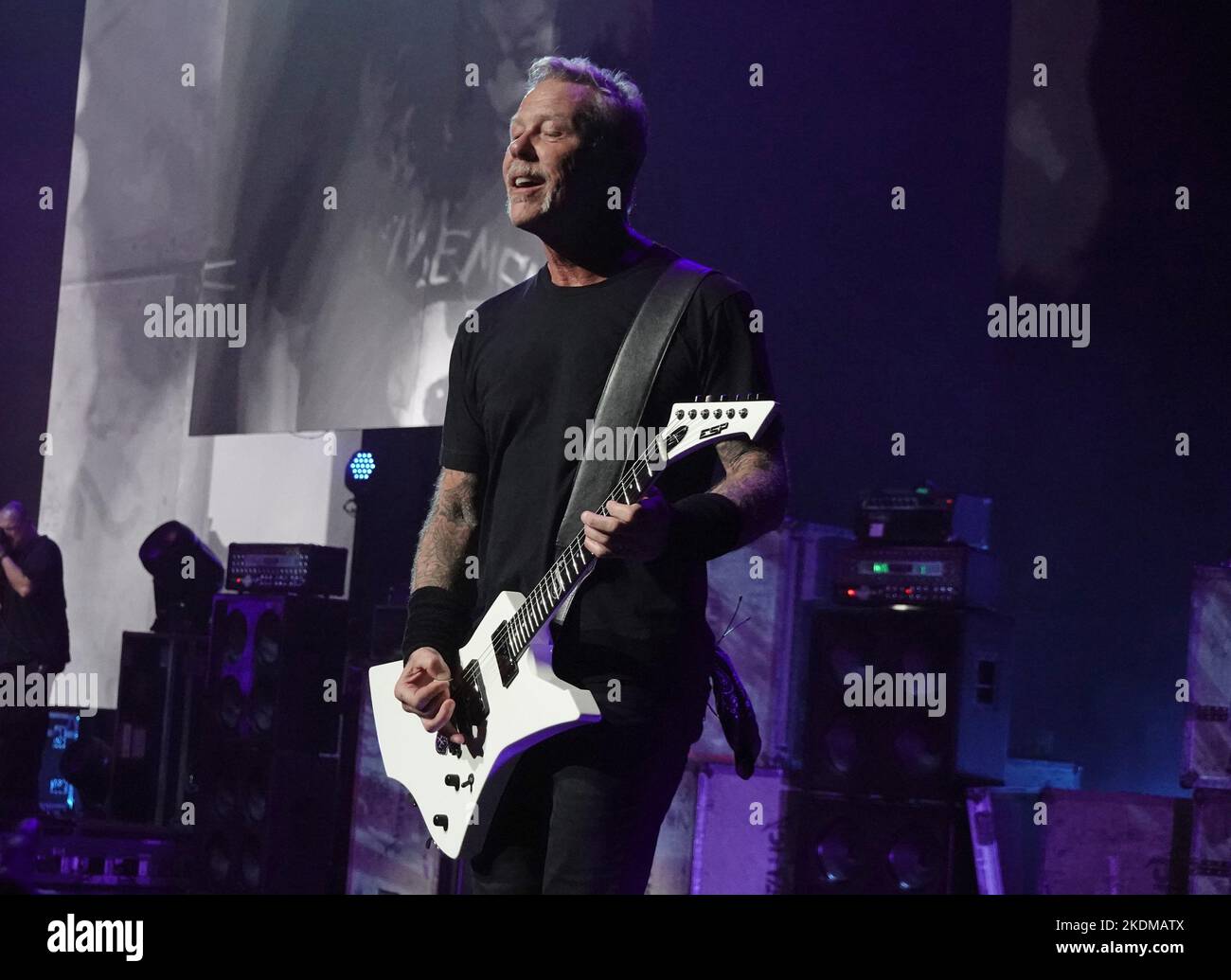 Hollywood FL, USA. 06th Nov, 2022. James Hetfield of Metallica performs