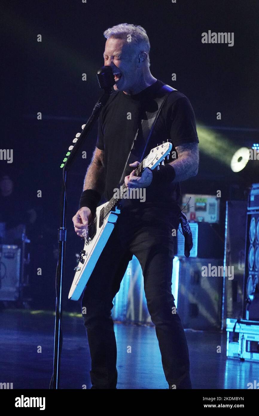 Hollywood FL, USA. 06th Nov, 2022. James Hetfield of Metallica performs