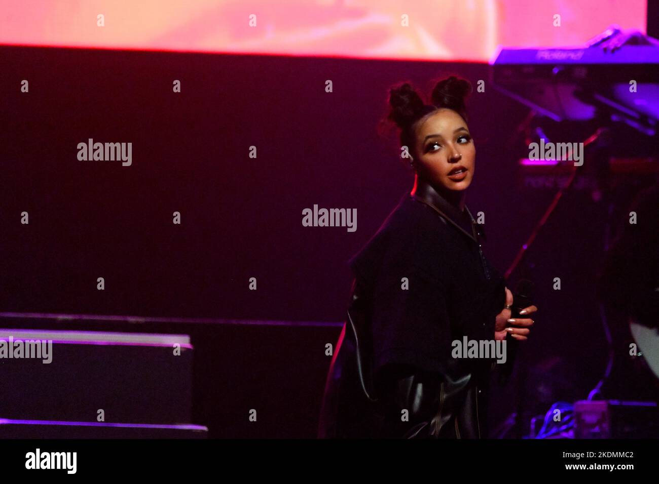 Philadelphia, United States. 06th Nov, 2022. U.S. singer Tinashe performs on stage during a Our Future is Now pre-election rally at Franklin Music Hall, in Philadelphia, PA, USA on November 6, 2022. Featuring U.S. Senator Bernie Sanders the event is held two days before the 2022 Midterm elections and co-hosted by NextGen America, MoveOn Political Action, and the Working Families Party. Credit: OOgImages/Alamy Live News Stock Photo