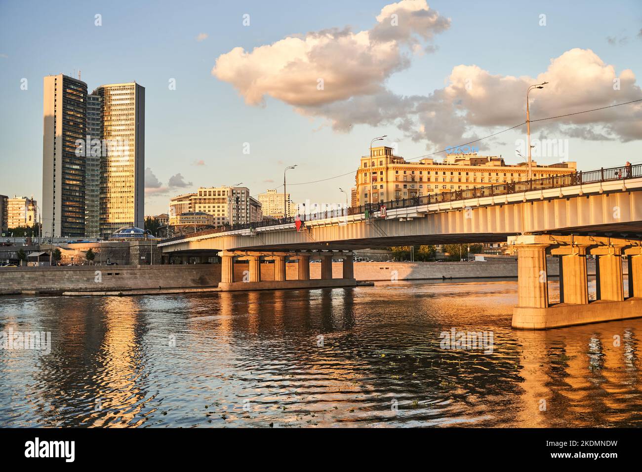 Новоарбатский мост