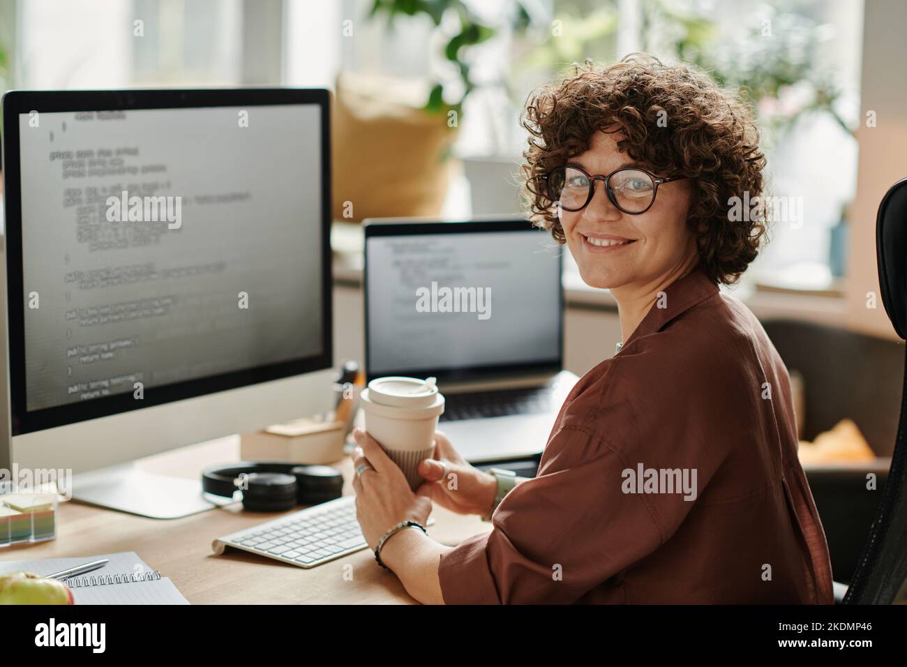 Developer workplace hi-res stock photography and images - Alamy