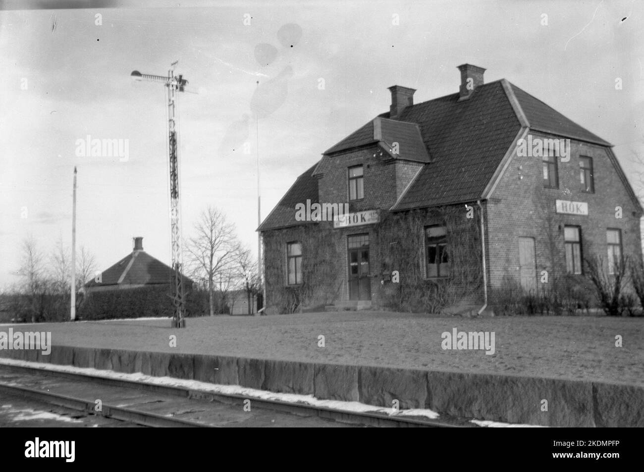 The station. In the middle of the station house stands a semaphore with