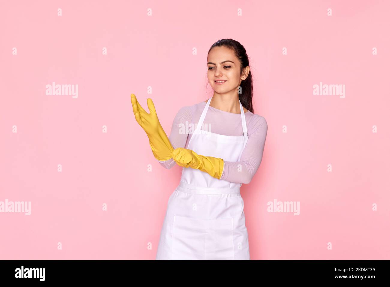 Woman wearing rubber gloves and apron hi-res stock photography and ...